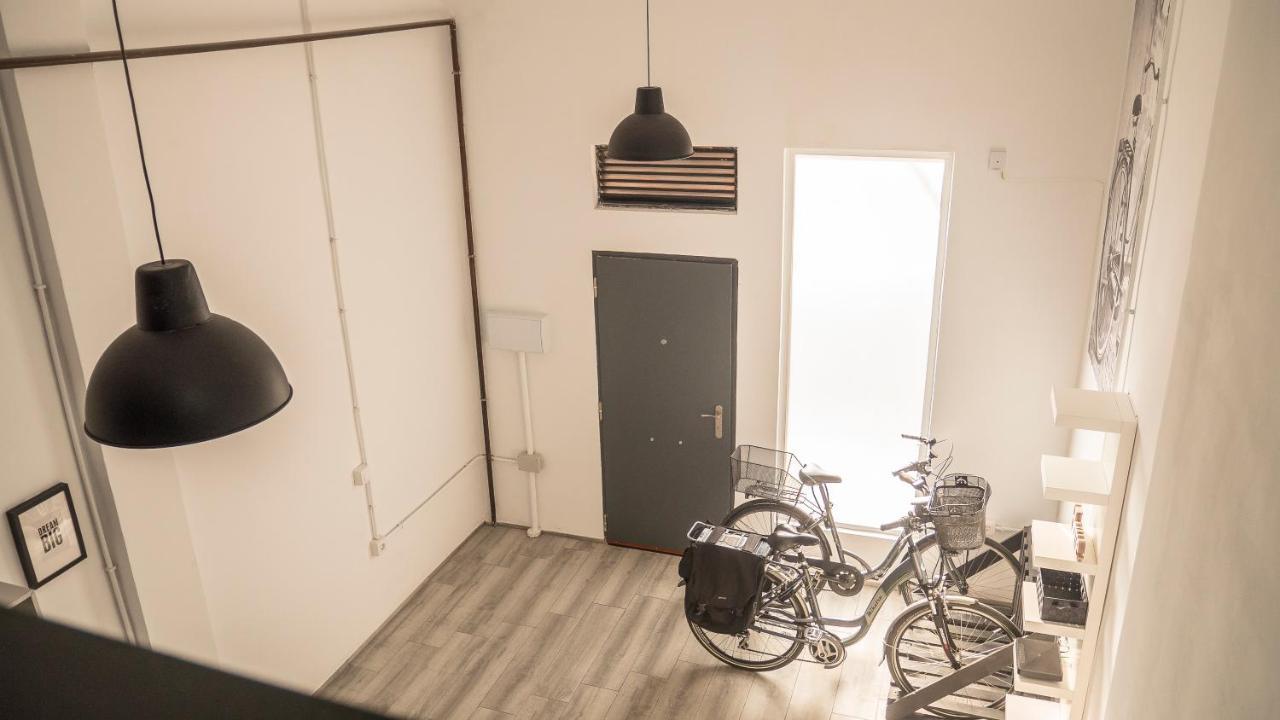 Amplio Apartamento Con Bicicletas Appartamento Valenza Esterno foto